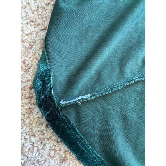 Jenny Yoo Collection, Logan Dress; 12; Green Velvet plunging neckline; Formal - Picture 6 of 12